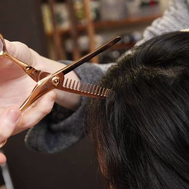 東久留米の美容院では特殊な器具を用いたヘアリセッターも行います